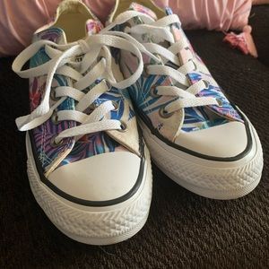 SOLD Converse Size Men 3 Women 5